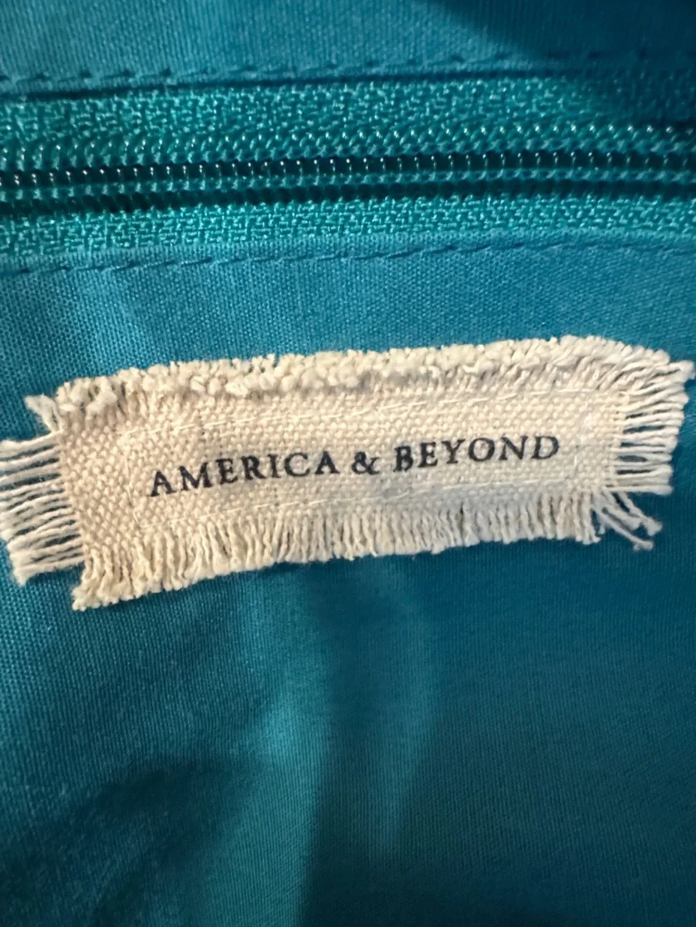 NWT America & Beyond Multicolor Embroidered Tote with Zip Pouch Set - Picture 2 of 13